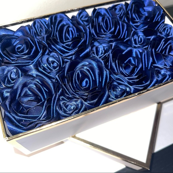 Handmade ribbon roses🎀 - Picture 3 of 5